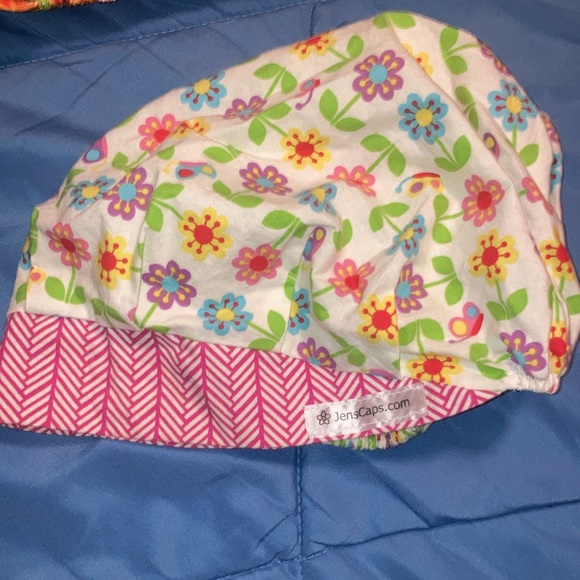 Lot of 4 scrub caps, bouffant style - Picture 4 of 9